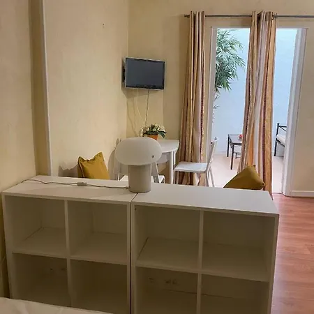 N•2 Avec Patio En Plein Coeur De La Apartamento *